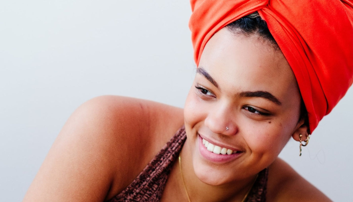 Person wearing an organic jersey cotton hair towel designed to reduce friction and support gentler hair drying